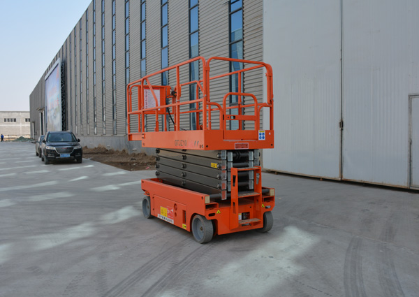 自行式升降平臺(tái) (1) 自行式升降平臺(tái) (1)