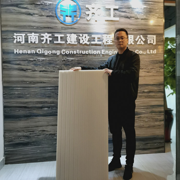 擠塑板越重越好還是越輕越好？